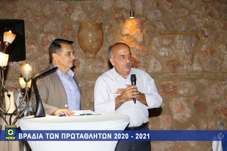 Ο Πρόεδρος της ΟΜΑΕ κ. Δημήτρης Μιχελακάκης με τον παρουσιαστή της εκδήλωσης Δημήτρη Διατσίδη